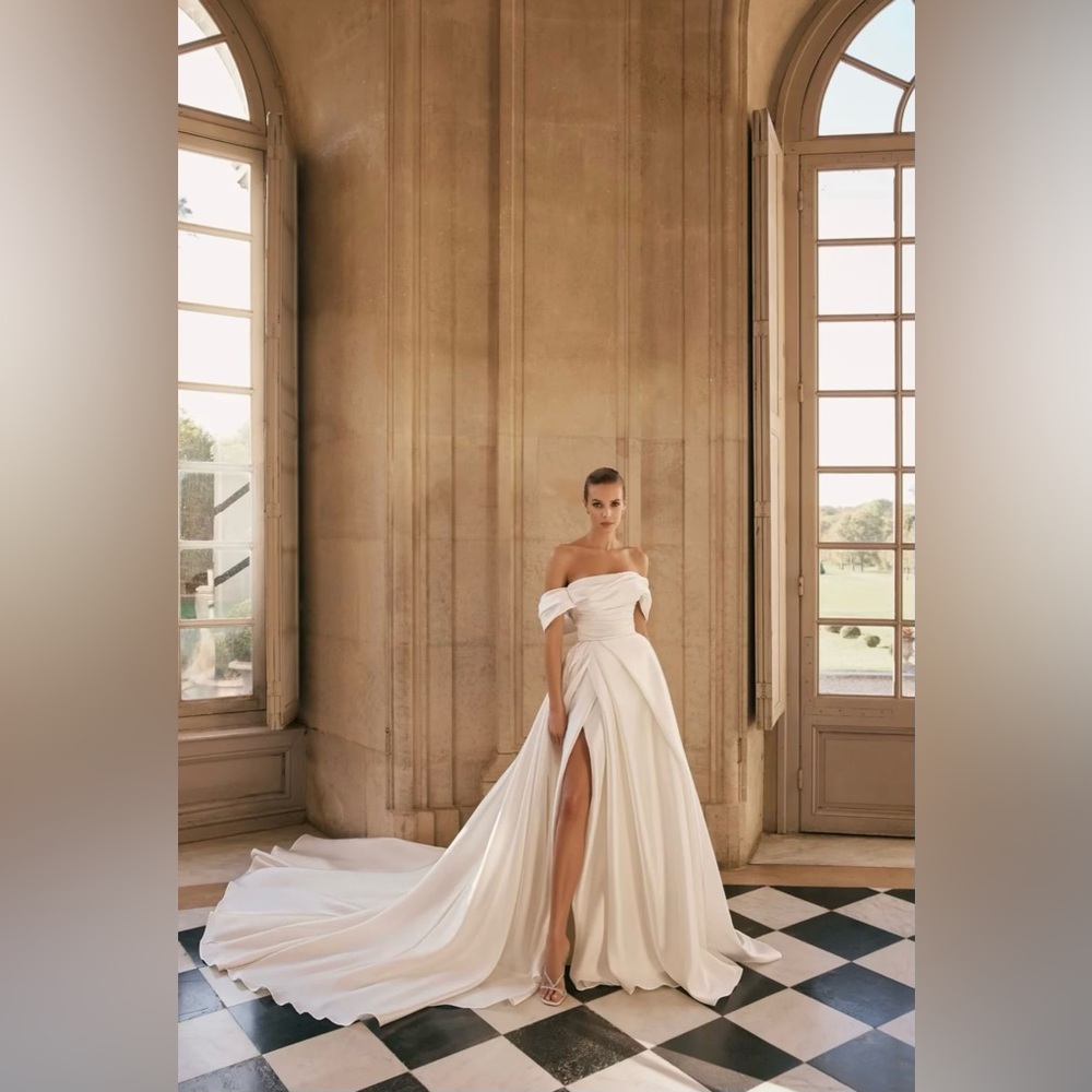 daria karlozi wedding dress